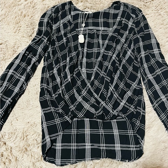 Max Studio Tops - Plaid open wrap long sleeve Max Studio-  juniors large